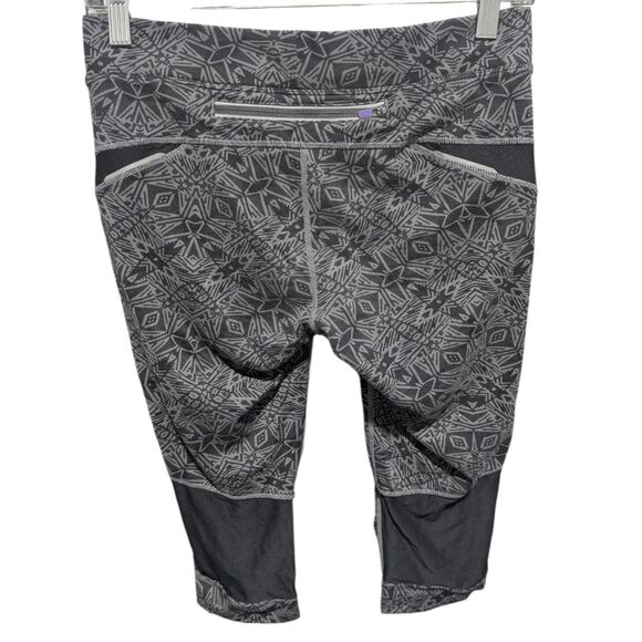 ATHLETA Cairo Bare To Run  Capri Crop Size Small - Picture 3 of 3